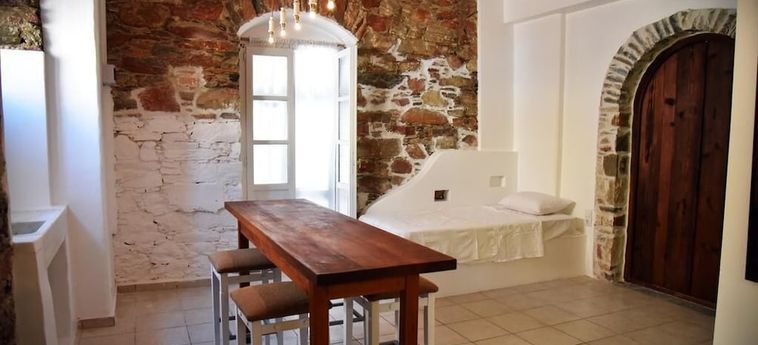 Axilleion Guest House:  SYROS