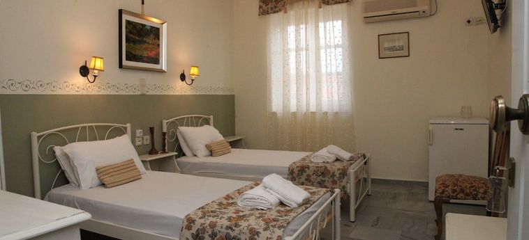 Fiera Guesthouse:  SYROS