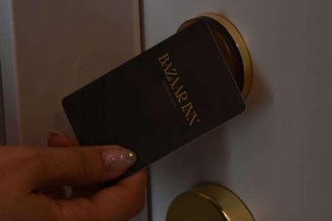 Bazaar Inn Hotel:  TIRANA