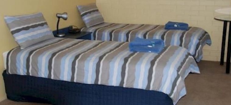 Hotel Rye Beach Motel:  TOOTGAROOK - VICTORIA