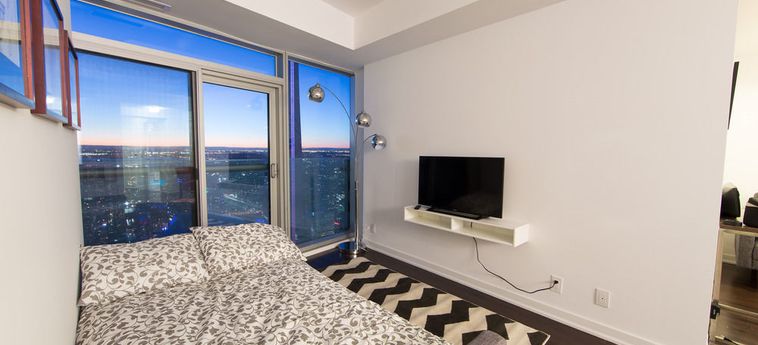 Hotel Views From The Six Toronto : Photo 