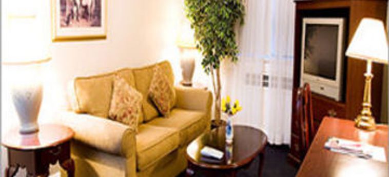 Hotel Glen Grove Suites & Condominium Residences:  TORONTO