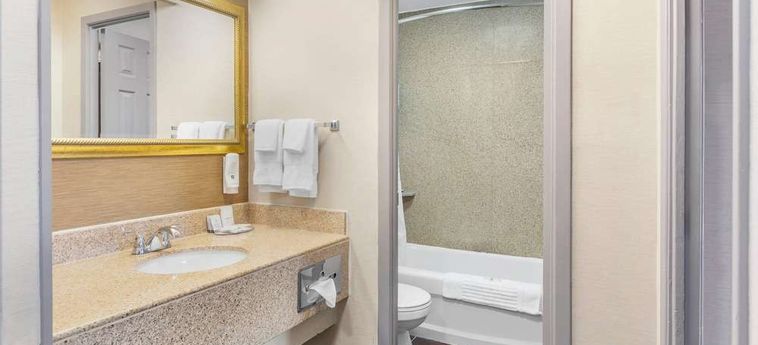 Hotel Quality Inn Toronto Airport:  TORONTO