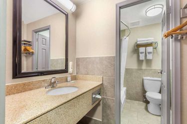 Hotel Quality Inn Toronto Airport:  TORONTO