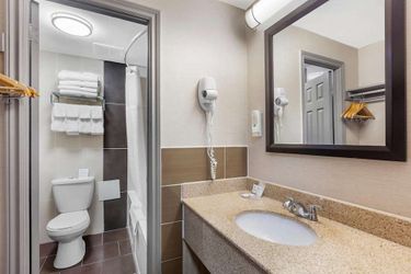 Hotel Quality Inn Toronto Airport:  TORONTO