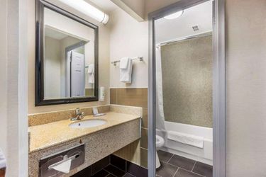 Hotel Quality Inn Toronto Airport:  TORONTO