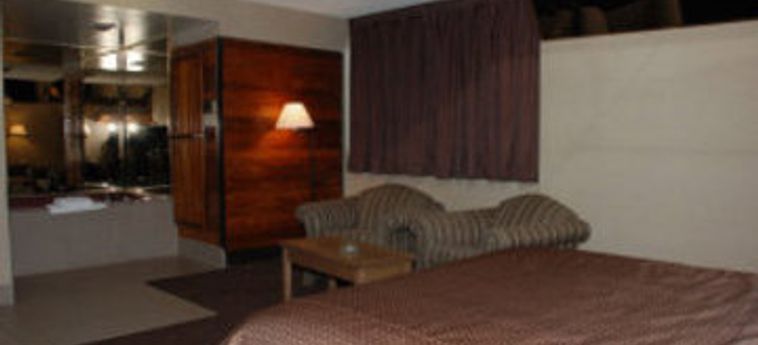 Hotel Deluxe Inn:  TORONTO