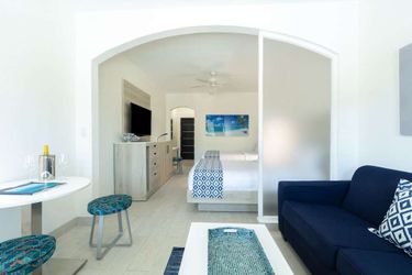 Hotel Ports Of Call Resort:  TURKS AND CAICOS ISLANDS