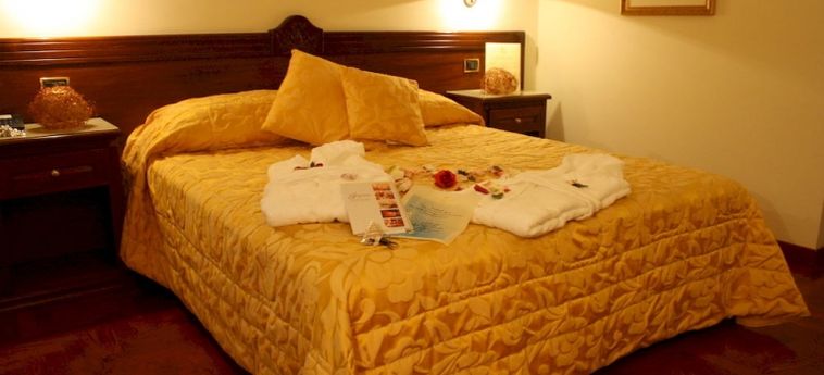 Hotel Regis Resort:  TURRIVALIGNANI - PESCARA