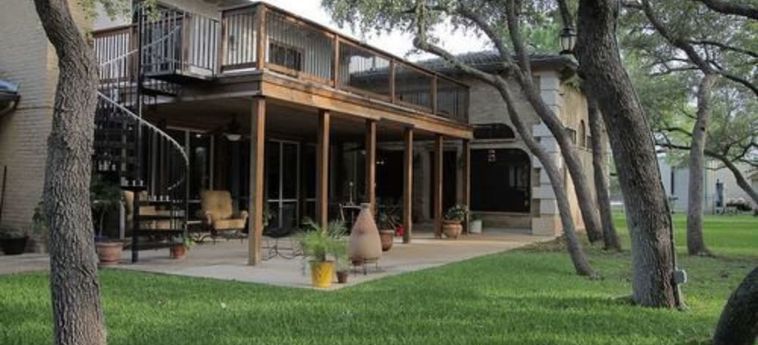 Hotel LIVE OAKS BED AND BREAKFAST
