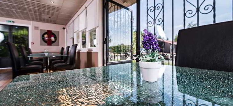 Hotel Antipodes Resort Bourg Les Valence:  VALENCE