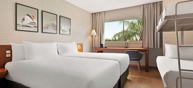Hotel Ramada By Wyndham Valencia Almussafes Valence : Photo 