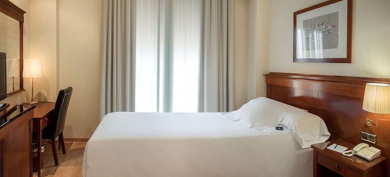 Hotel Melia Plaza:  VALENCIA