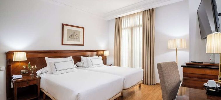 Hotel Melia Plaza:  VALENCIA
