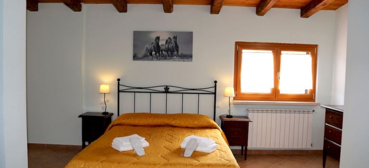 Hotel Il Piccolo Borgo:  VALMONTONE - ROMA