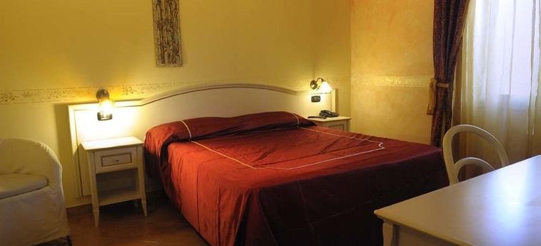 Hotel  Rocchi:  VALMONTONE - ROMA