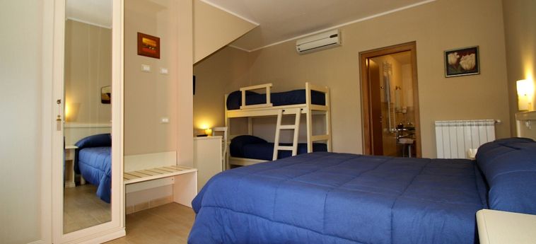 Hotel La Chioccia:  VALMONTONE - ROMA