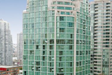 Hotel Rosedale On Robson Suite:  VANCOUVER