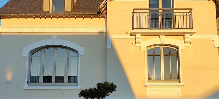 Hotel Appart Hôtel &Amp; Spa La Villa Du Port:  VANNES
