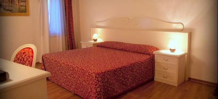 Hotel Venice Resorts:  VENECIA