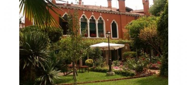 Pensione Accademia Villa Maravege:  VENECIA