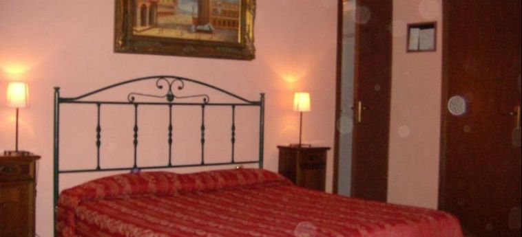 Hotel B&b Ai Lion Morosini:  VENICE