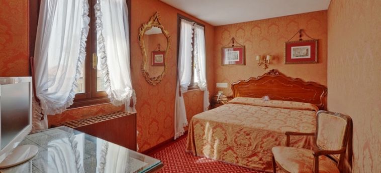 Hotel Antica Locanda Sturion:  VENICE