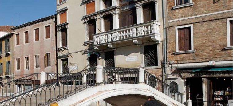 Hotel Palazzo Guardi:  VENICE
