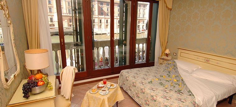 Hotel Canal:  VENISE