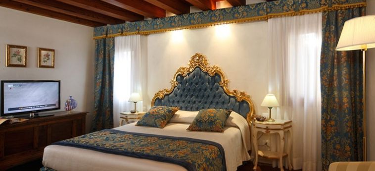 Hotel Al Duca Di Venezia:  VENISE