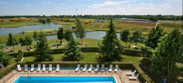 Hotel Novotel Saint Quentin Golf National:  VERSAILLES