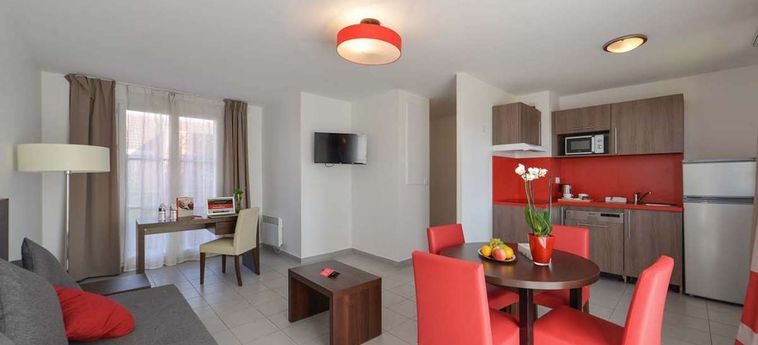 Hotel Appart'city Confort St Quentin En Yvelines Bois D'arcy:  VERSAILLES