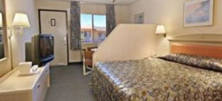 Hotel Hilltop Inn & Suites:  VICTORVILLE (CA)