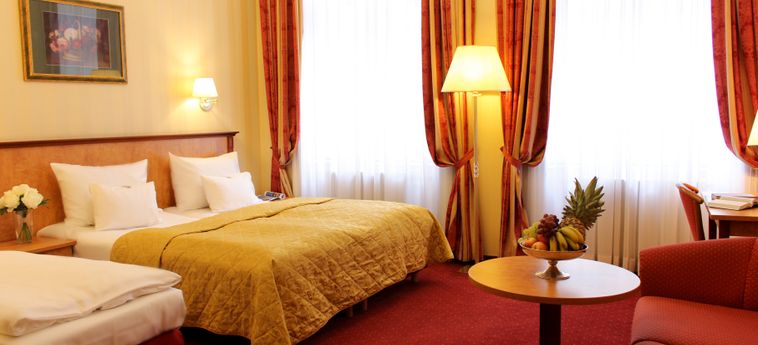 Hotel Opera Suites:  VIENA