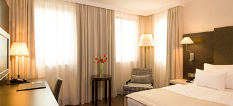 Hotel Nh Danube City:  VIENNE