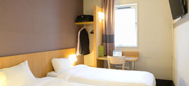 Hotel B&b Hôtel Villeneuve Loubet Plage:  VILLENEUVE LOUBET