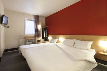 Hotel B&b Hôtel Villeneuve Loubet Plage:  VILLENEUVE LOUBET