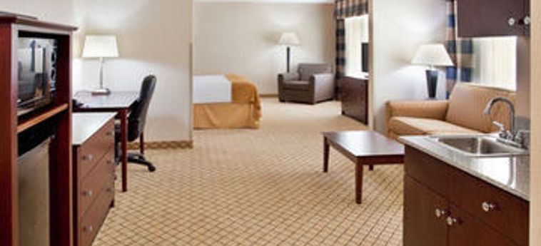 HOLIDAY INN EXPRESS HOTEL & SUITES WICHITA AIRPORT 3 Stelle