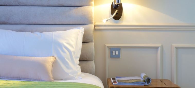 Hotel The Talbot Inn:  WOKING