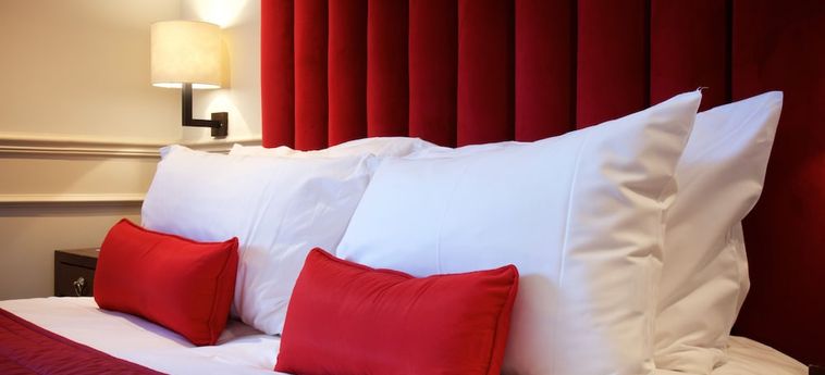Hotel The Talbot Inn:  WOKING