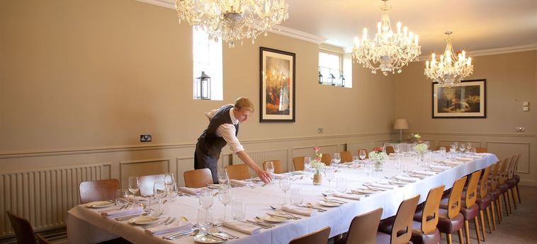 Hotel The Talbot Inn:  WOKING
