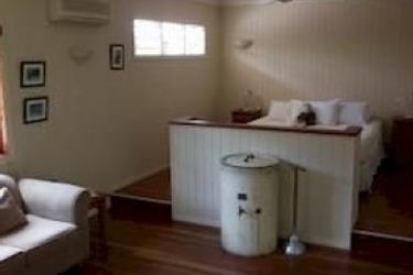 Hotel Allumbah Pocket Cottages:  YUNGABURRA - QUEENSLAND