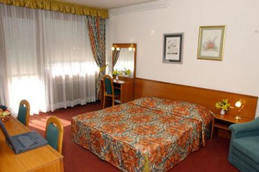 I Hotel:  ZAGREB