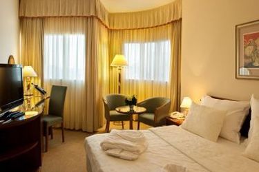 Hotel Dubrovnik:  ZAGREB