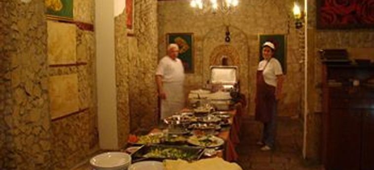 Kiniras Traditional Hotel & Restaurant:  ZYPERN